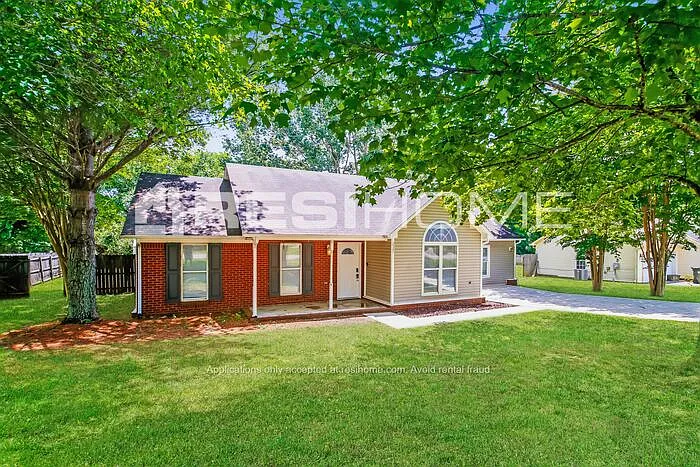 3 bed, 2.0 bath, 1425 sqft, $1,595 — Photo 2