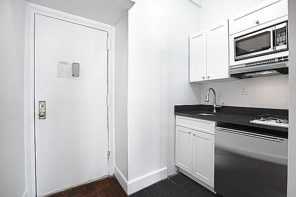 1st image of 160 W 71st St APT 15P