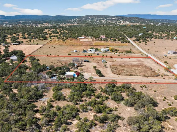 33 Valley Rd, Edgewood, NM 87015