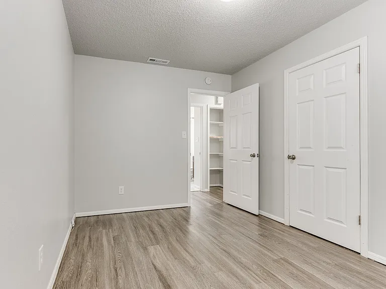 1610 Southern Heights Ave — Photo 12