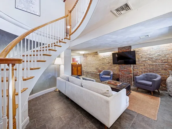 30 Beacon St APT 1, Chelsea, MA 02150