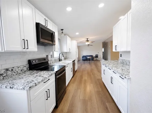 202 Tres Lobos Ave, Moapa Valley, NV 89040