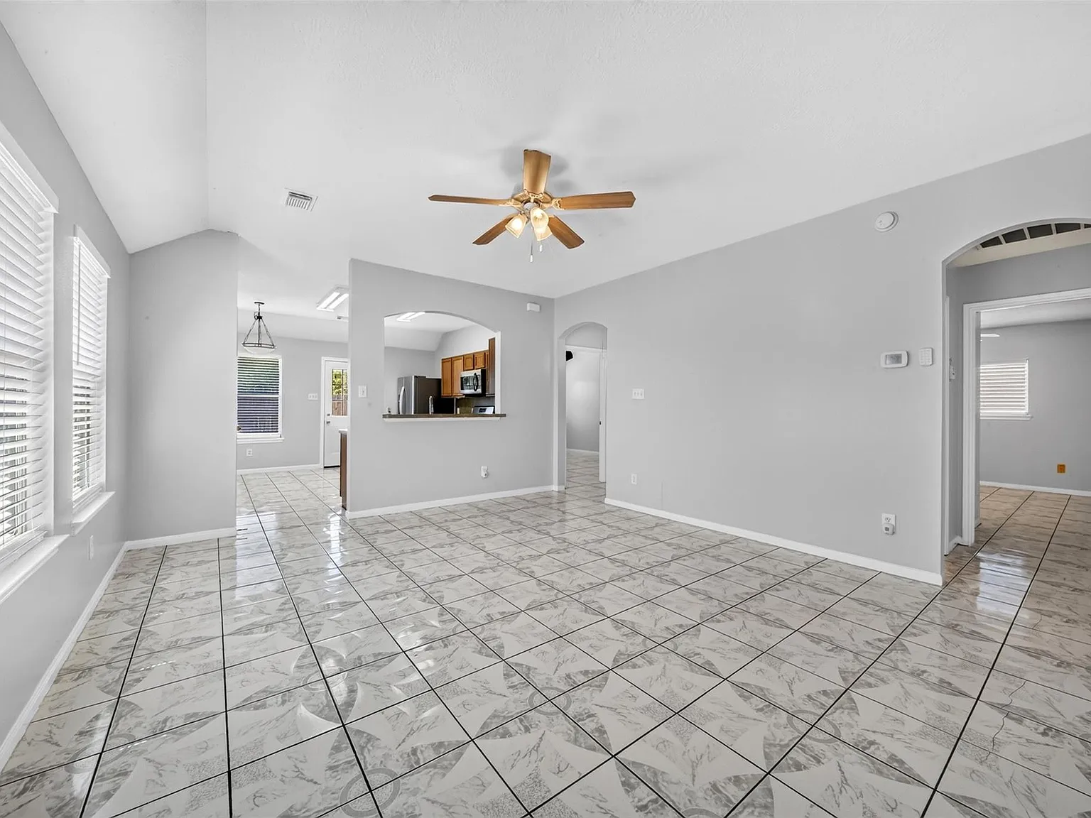 3 bed, 2.0 bath, 1270 sqft, $1,850 — Photo 3
