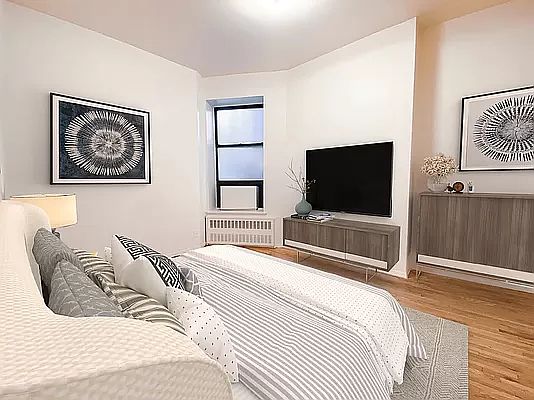 1st image of 411 E 90th St #1