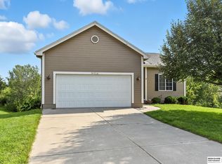 19056 Drexel Cir, Omaha, NE 68135