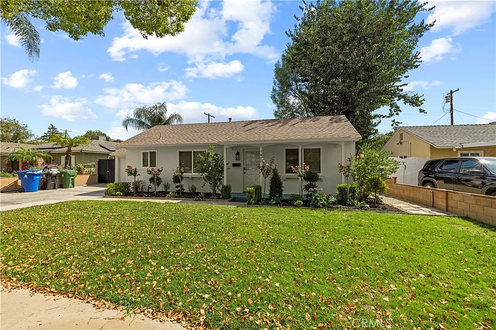 3 bed, 1003 sqft, $3,550 — Photo 2