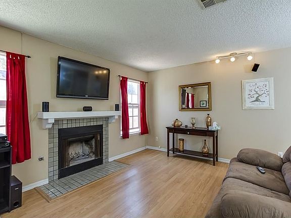 4th image of 804 Pebble Beach Ln