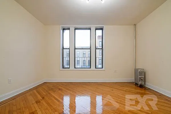 Rented by EXR | media 12