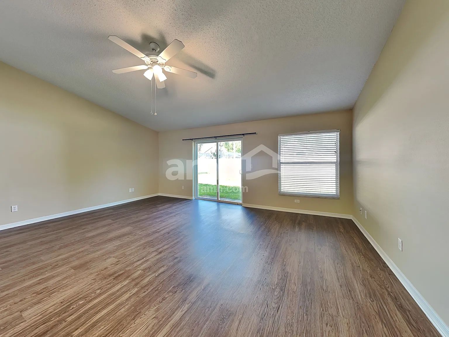 3 bed, 2.0 bath, 1408 sqft, $1,990 — Photo 4