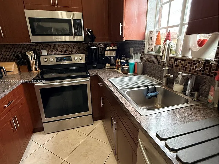 340 E 5th St #202 — Photo 11