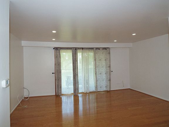 3rd image of 1110 Mercury Dr Unit 2B