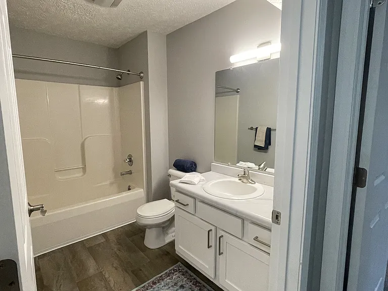 Westbury Lake Apartments — Photo 7