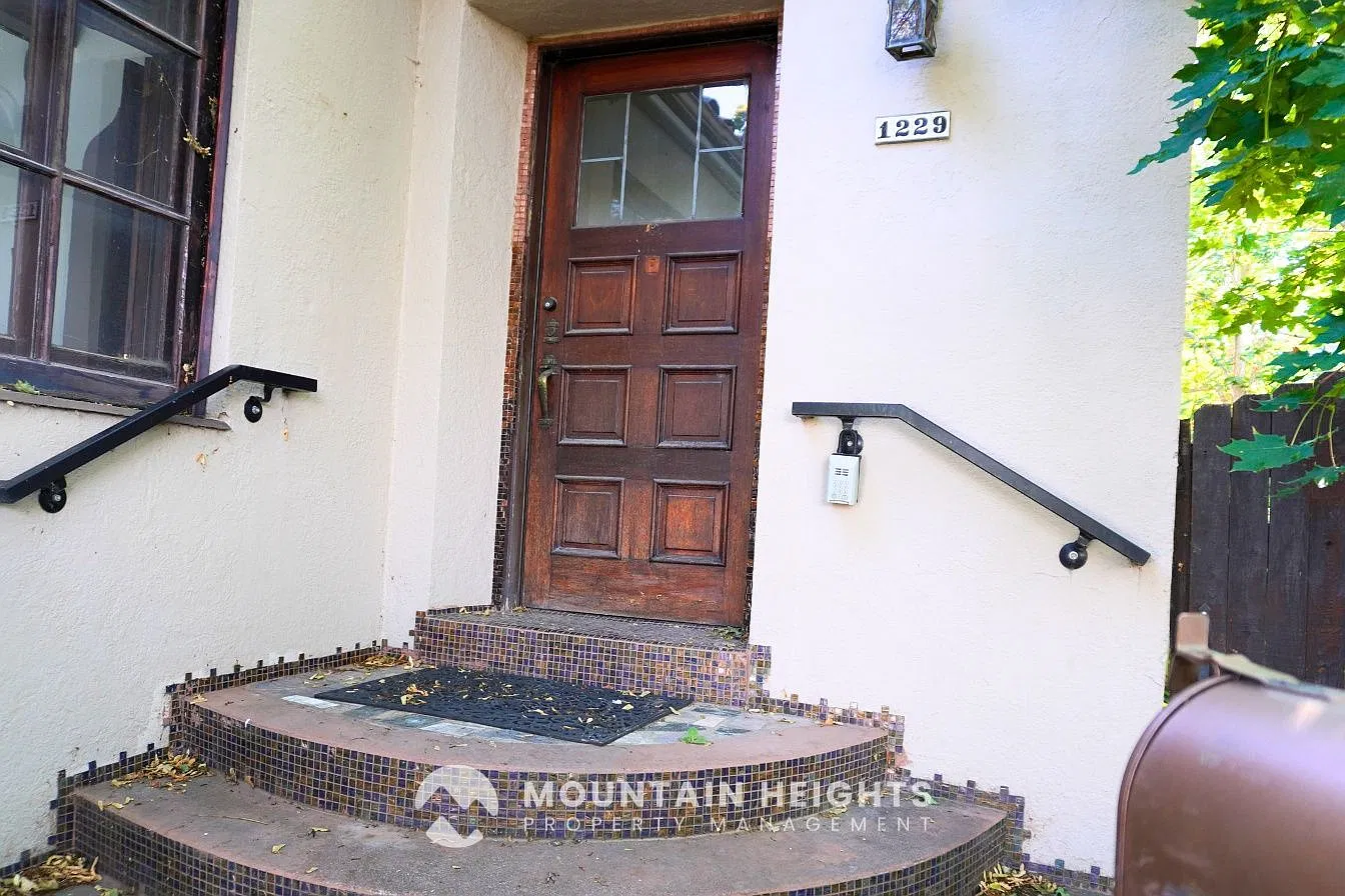 3 bed, 2.0 bath, 1891 sqft, $2,650 — Photo 3