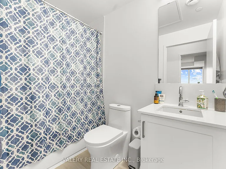 681 Yonge St #615 — Photo 18