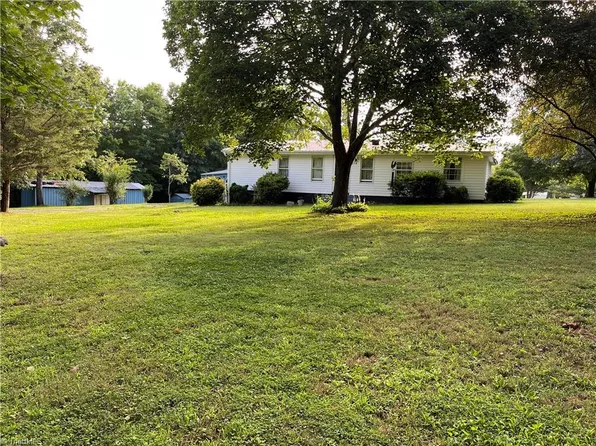 574 Pell Ln, Claudville, VA 24076