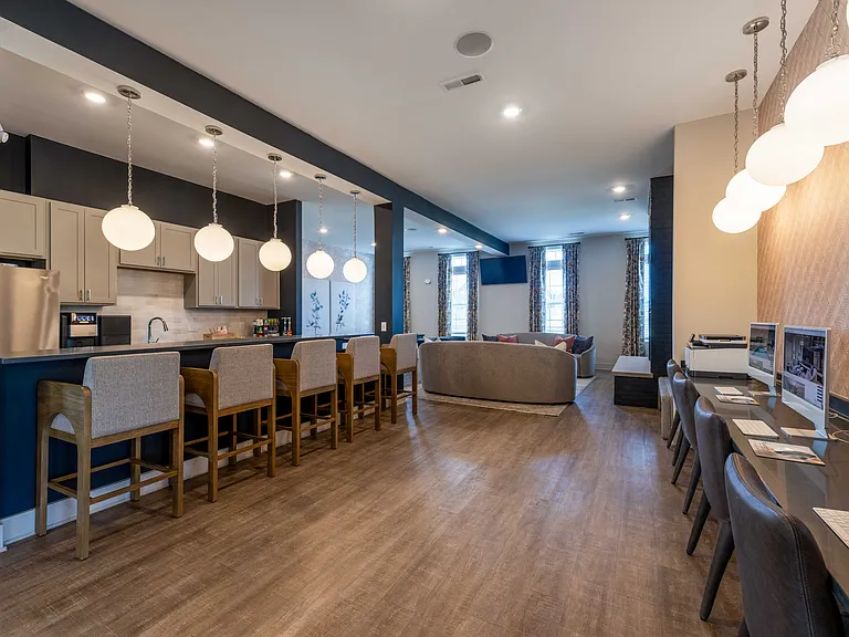 Lawndale Commons — Photo 14