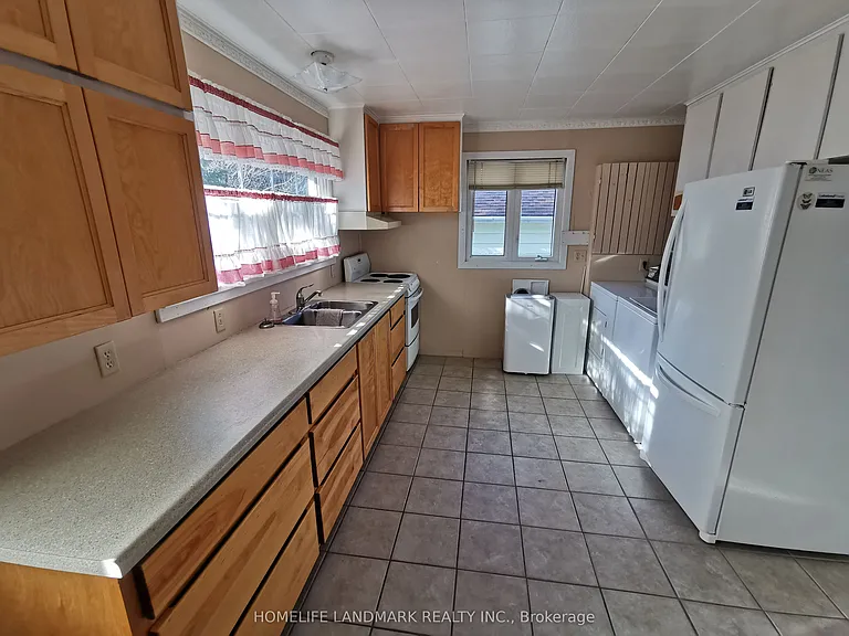 1137 Highway 118 E — Photo 4