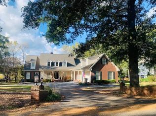 77 Edgewater Dr, Tifton, GA 31793