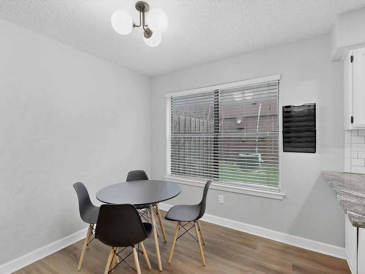 4 bed, 3.0 bath, 2040 sqft, $1,009 — Photo 4