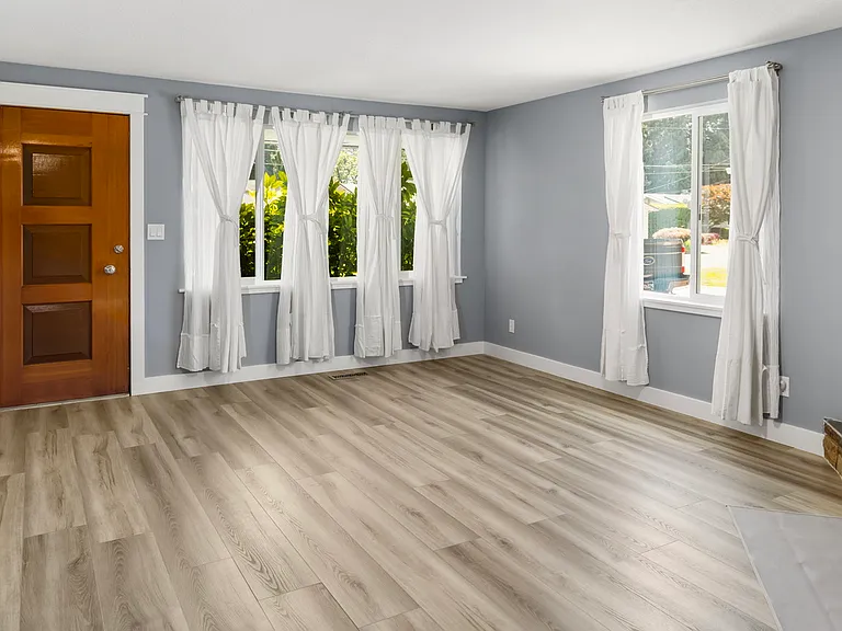 315 Smith Dr — Photo 5