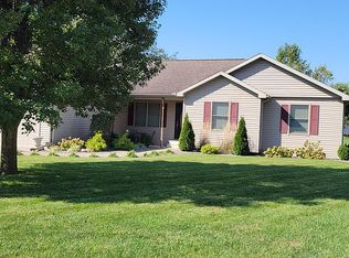 34 Coyote Dr, Carlinville, IL 62626