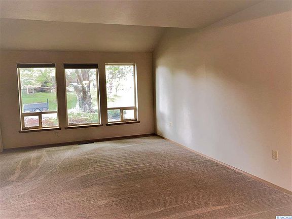 5th image of 2224 Redwood Ln