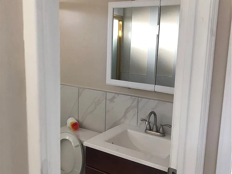 3613 W Victory Blvd — Photo 12