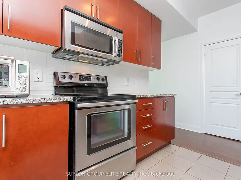 1 Hurontario St #808 — Photo 21