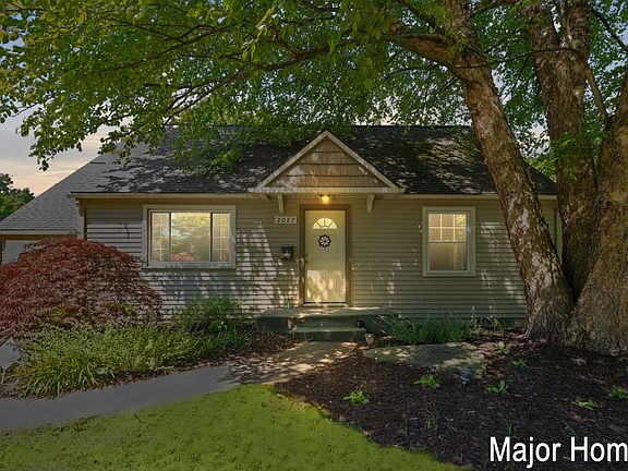 2nd image of 2027 Diamond Ave NE