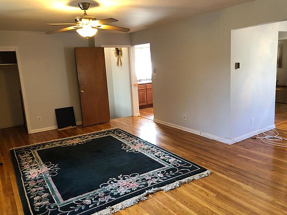 3rd image of 75 Sunnyside Ter