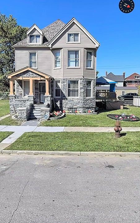 2nd image of 4447 Field St