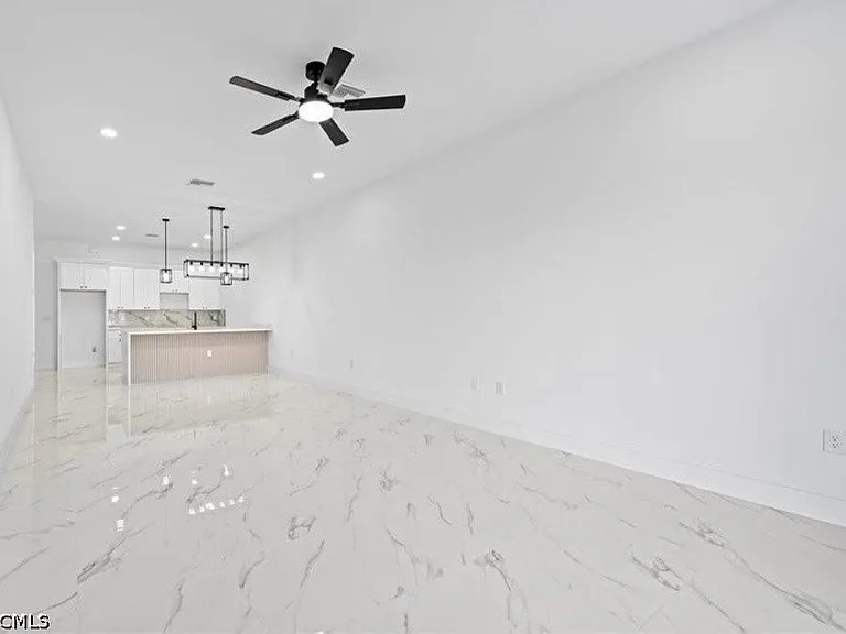 915 NE 15th Pl — Photo 10