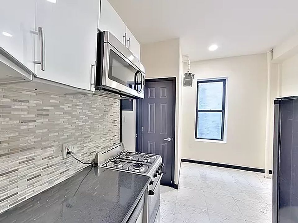1st image of 85 Pitt St APT 15