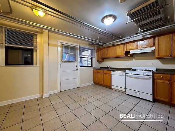 4th image of 1127 W Oakdale Ave #1127