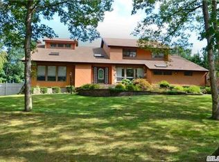 2 Christopher Ct, Melville, NY 11747