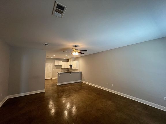 3rd image of 25907 Commercial Dr #C1