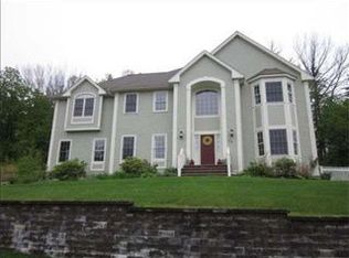 75 Leanne Dr, North Andover, MA 01845