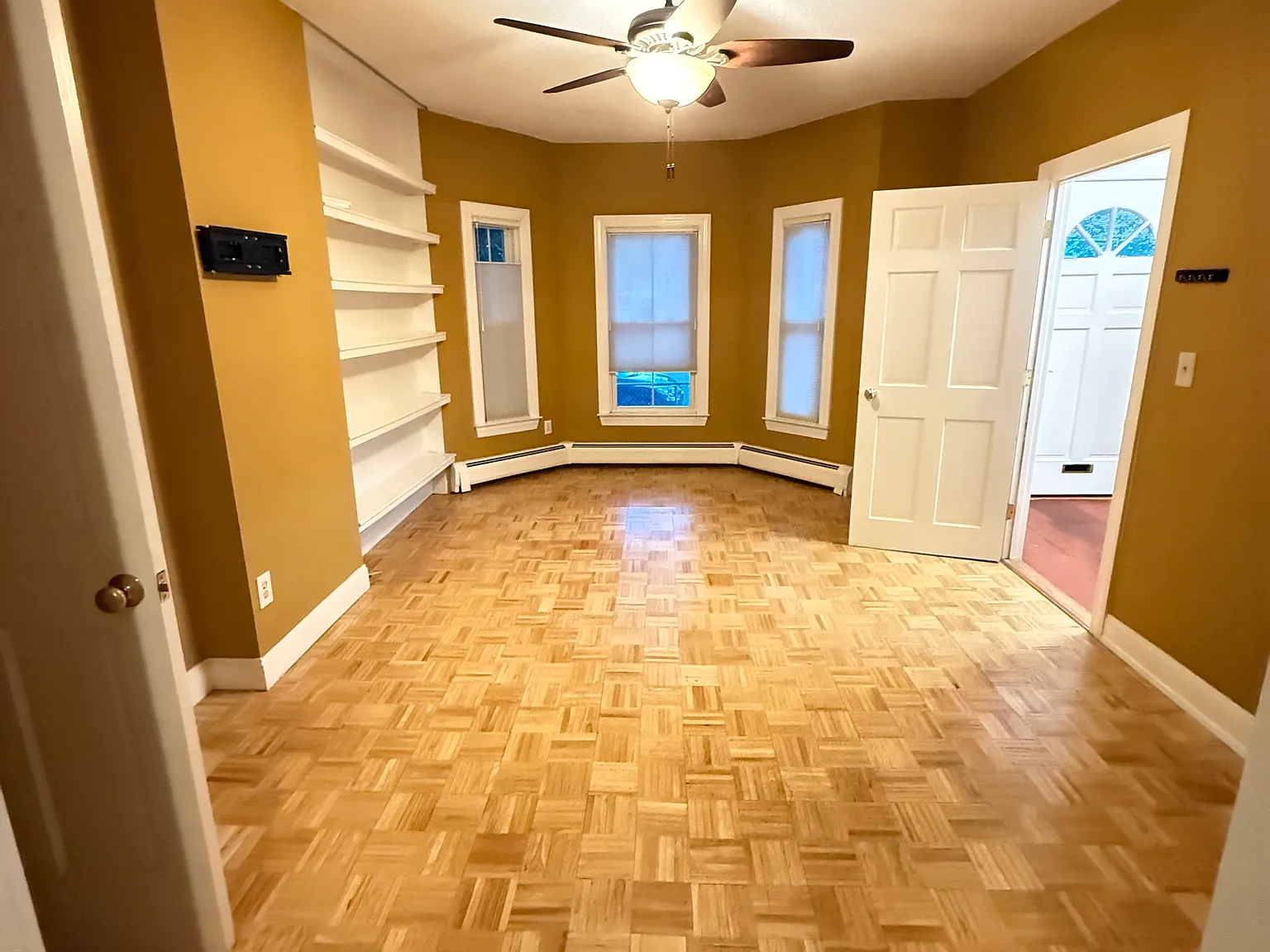 1 bed, 610 sqft, $3,300 — Photo 2
