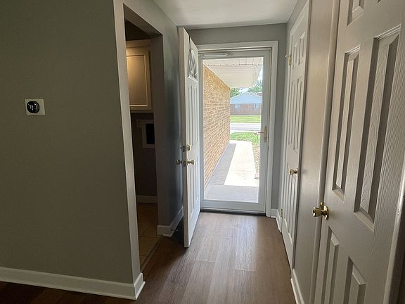 3rd image of 1377 S Maple Ave