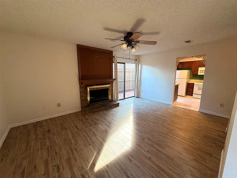 2327 Torrington Dr #C — Photo 1