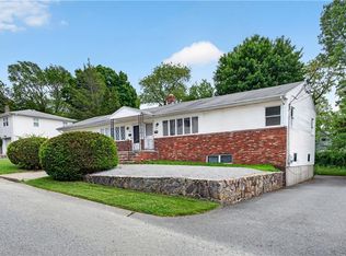 140-142 Lawrence St, Cranston, RI 02920