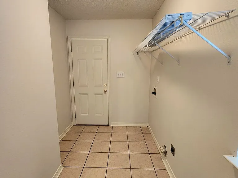 2704 Hampton Park Cir — Photo 10
