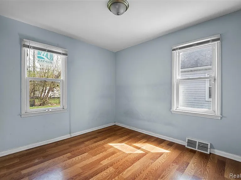 4049 Williams St — Photo 5