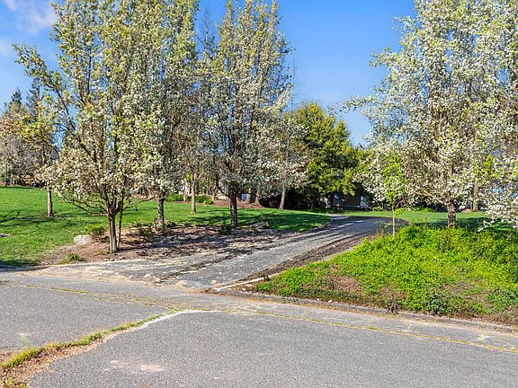 5th image of 8519 Oak Creek Ct