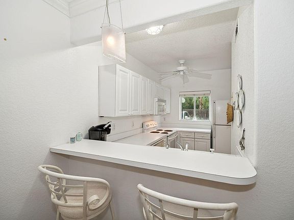 5th image of 337 Ocean Park Ln #107