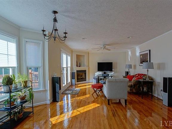 5th image of 108 Marguerite Dr