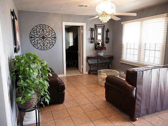 3rd image of 310 Avenue L
