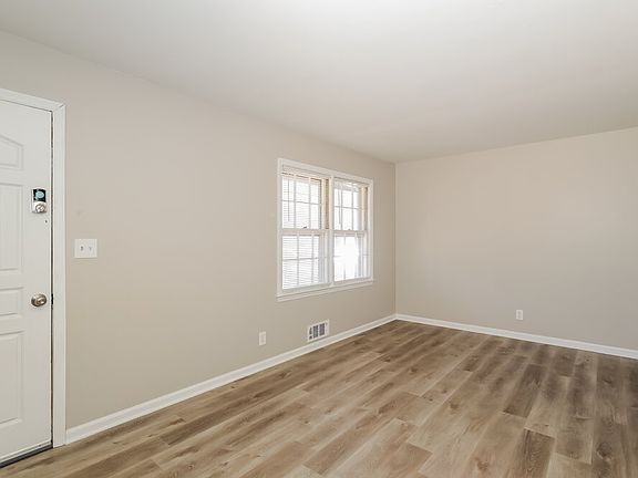 5th image of 3276 Elm St