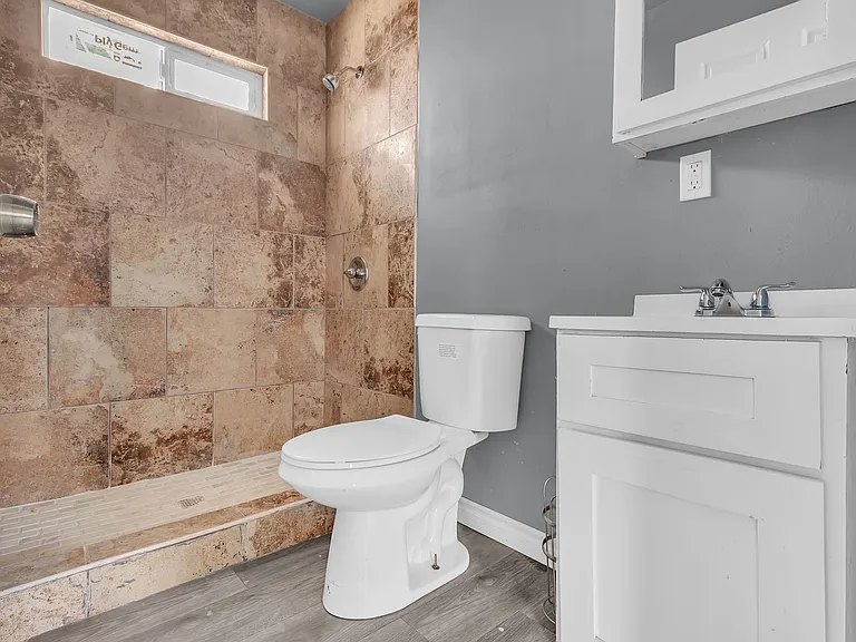 1517 E L St — Photo 10