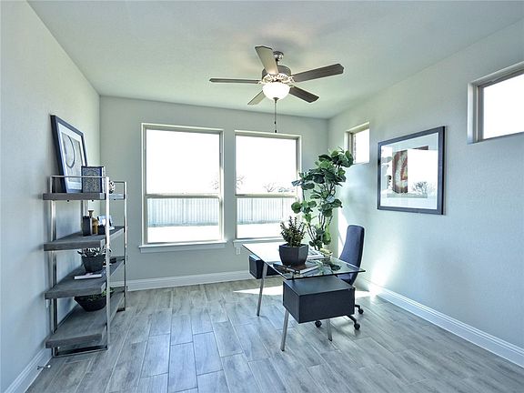 5th image of 125 Strata Dr